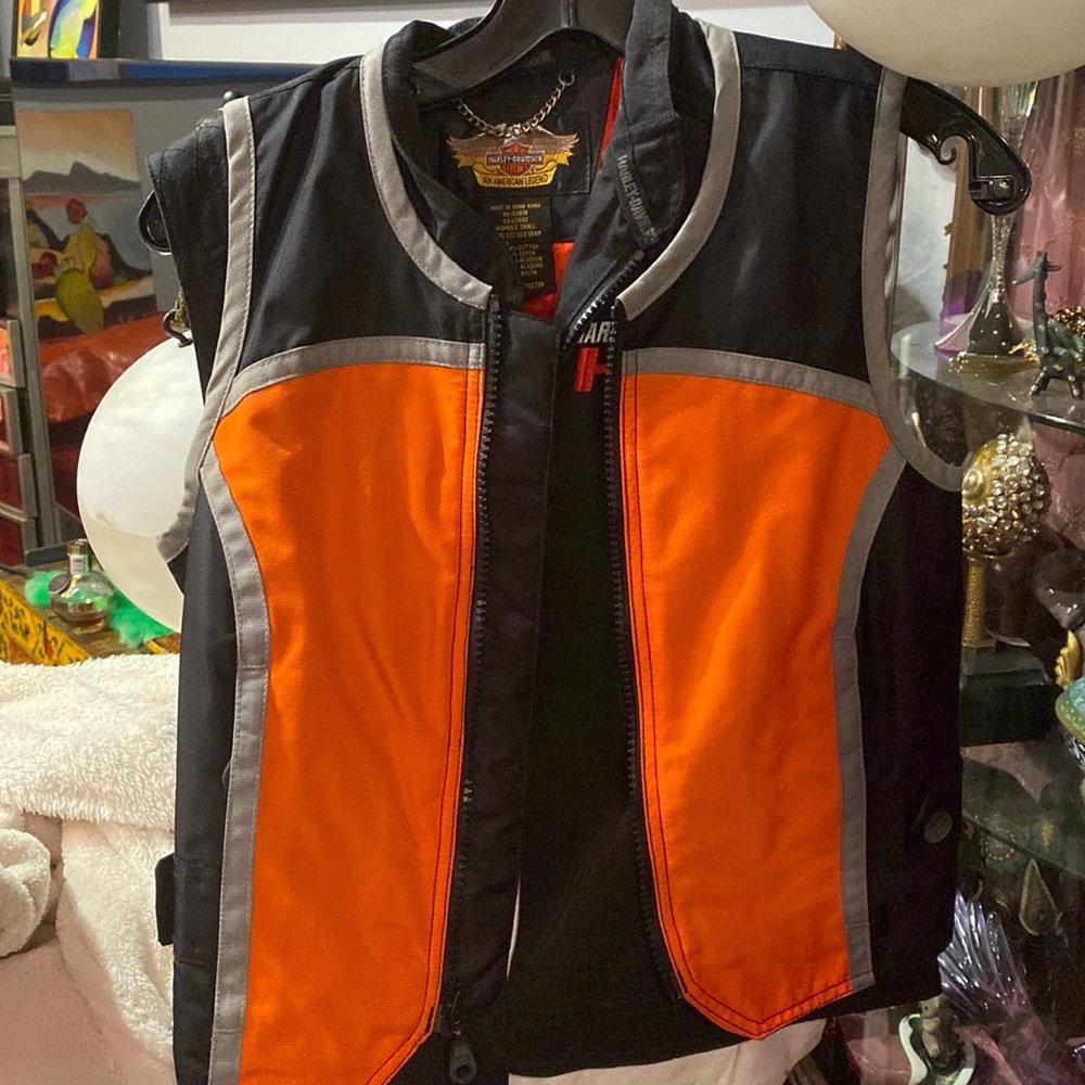 HARLEY-DAVIDSON vest. EUC. Vest only. See picture 4 for details. Size CS W.